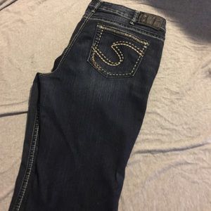 SILVER JEAN CO DARK WASH BOOTCUT JEANS